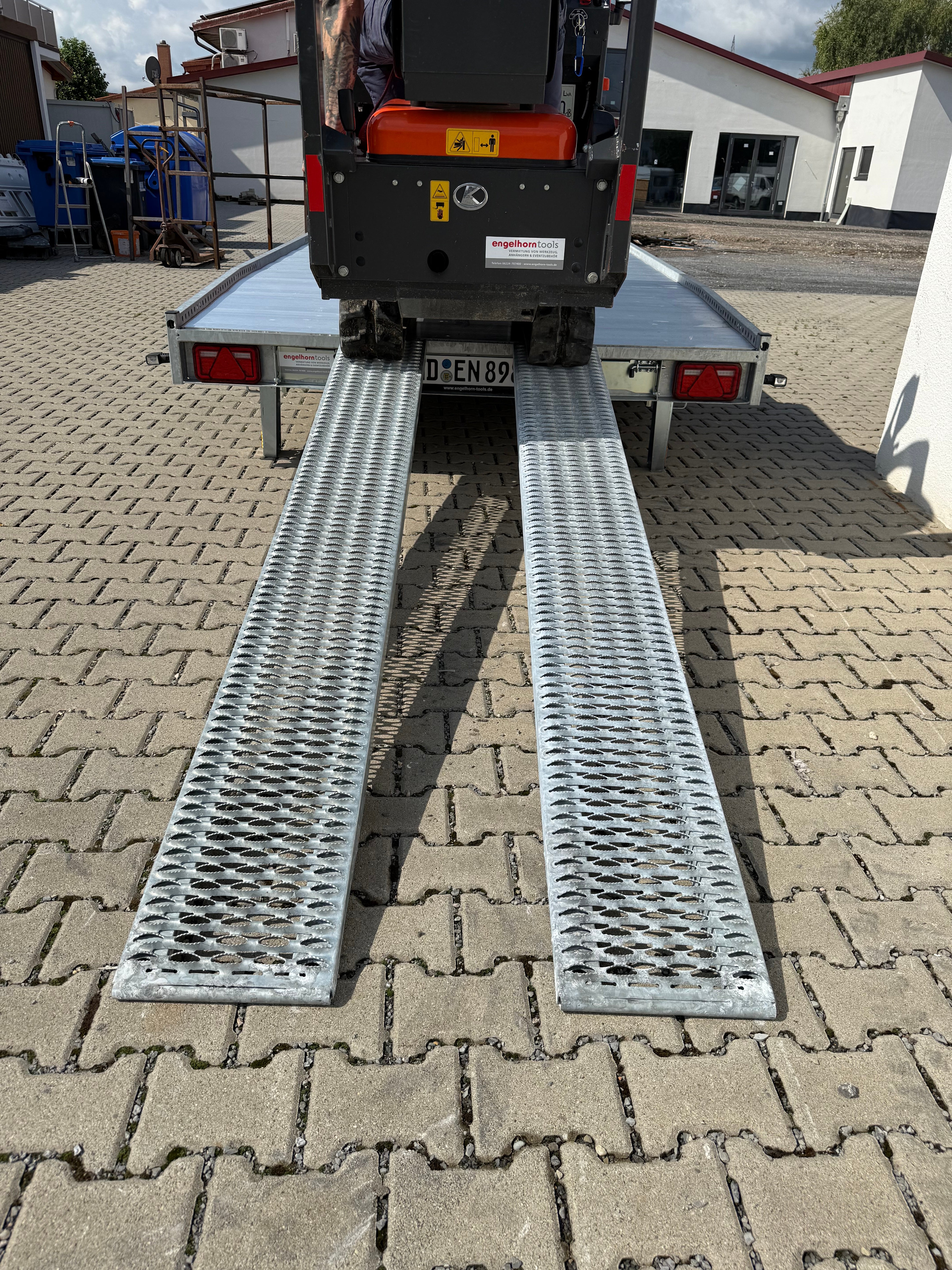 Autotrailer 3 t mieten – PKW-Transportanhänger mit tragfähigem Aluboden – 4