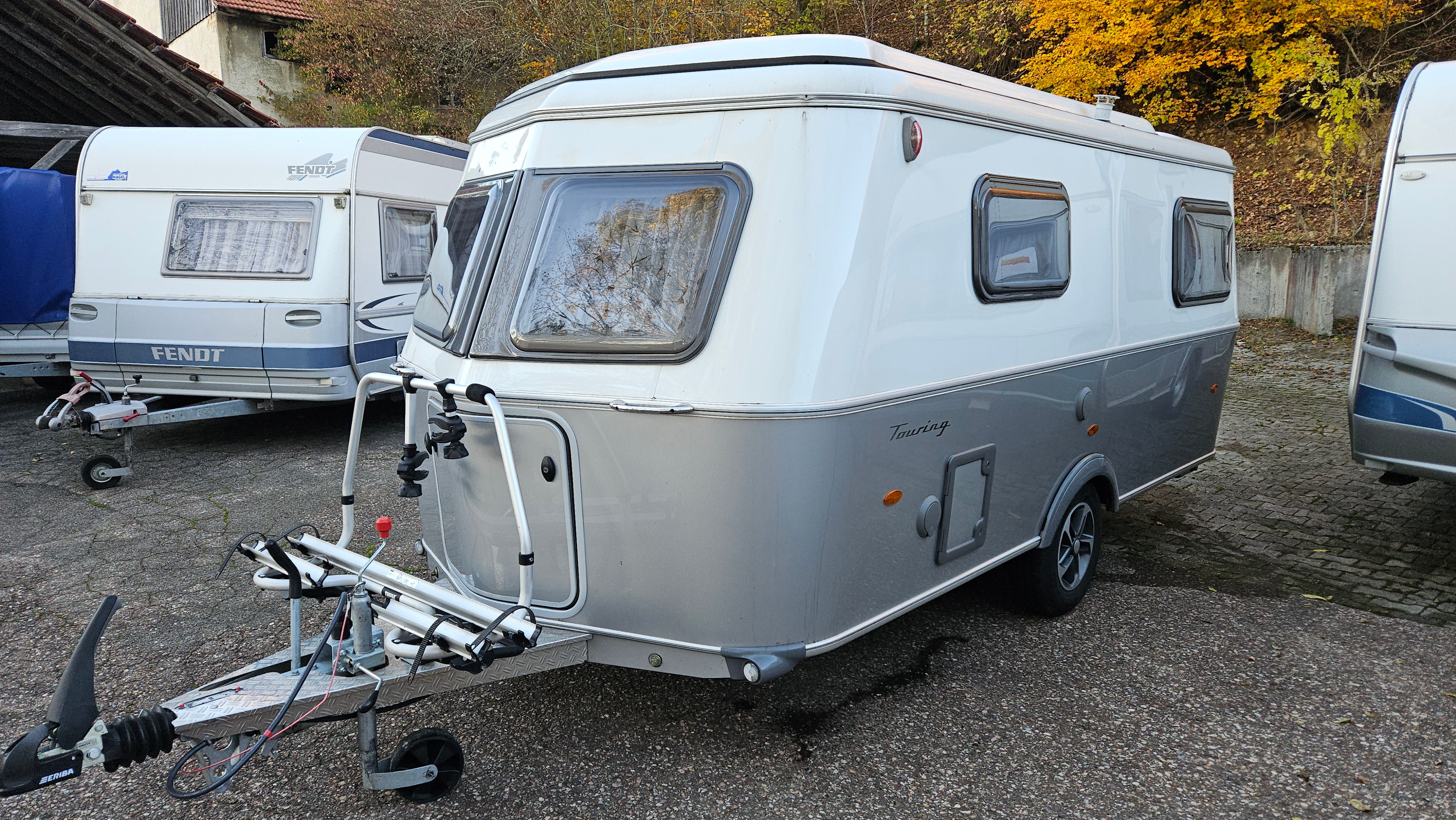 Wohnwagen mieten: Eriba Touring 542 - Kult-Caravan für bis zu 3 Personen
