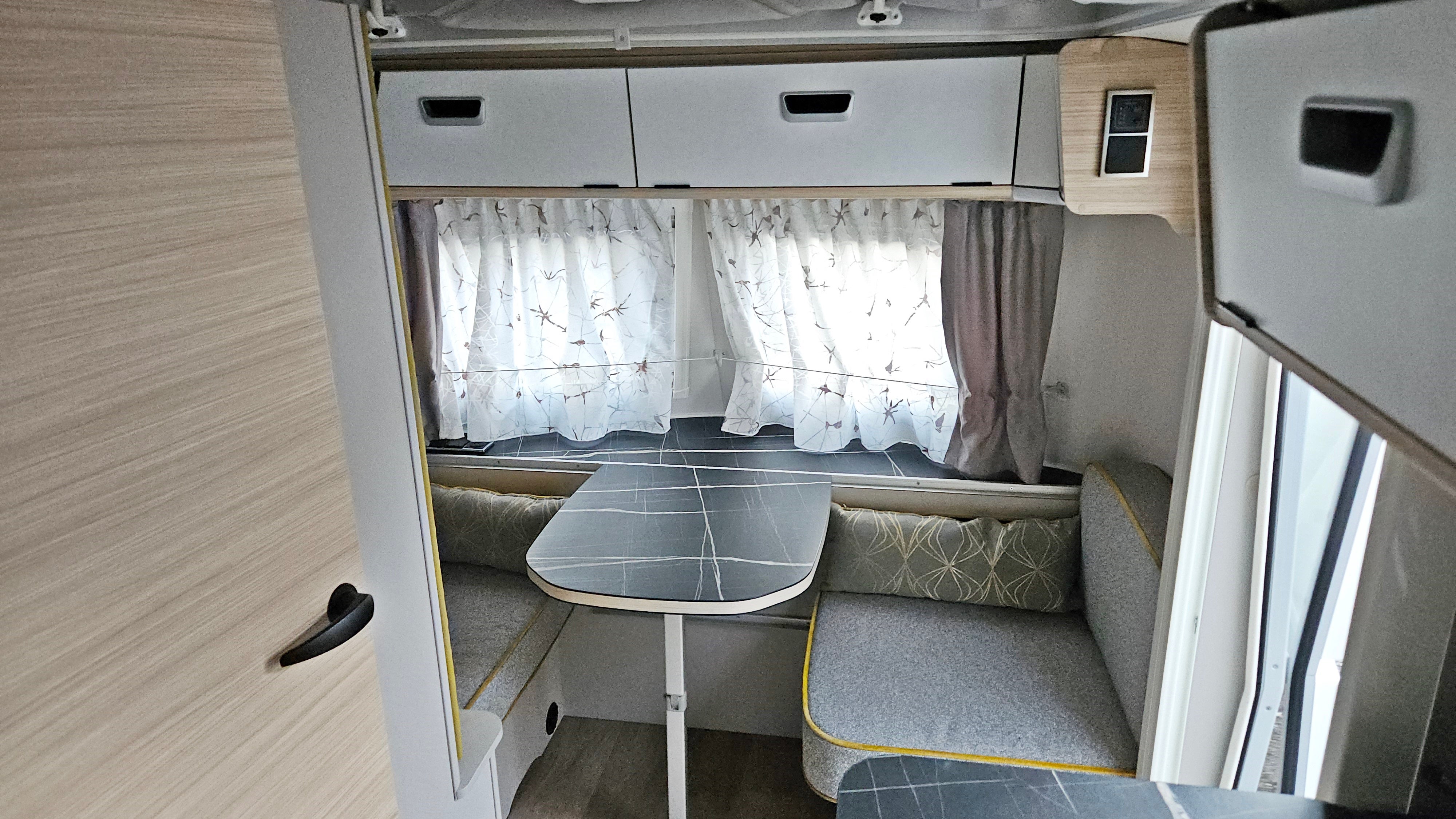 Wohnwagen mieten: Eriba Touring 542 - Kult-Caravan für bis zu 3 Personen – 4