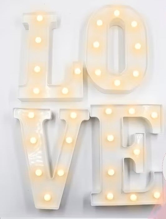 LOVE Leuchtbuchstaben mieten – Highlight für Hochzeit, Party & Event – 2