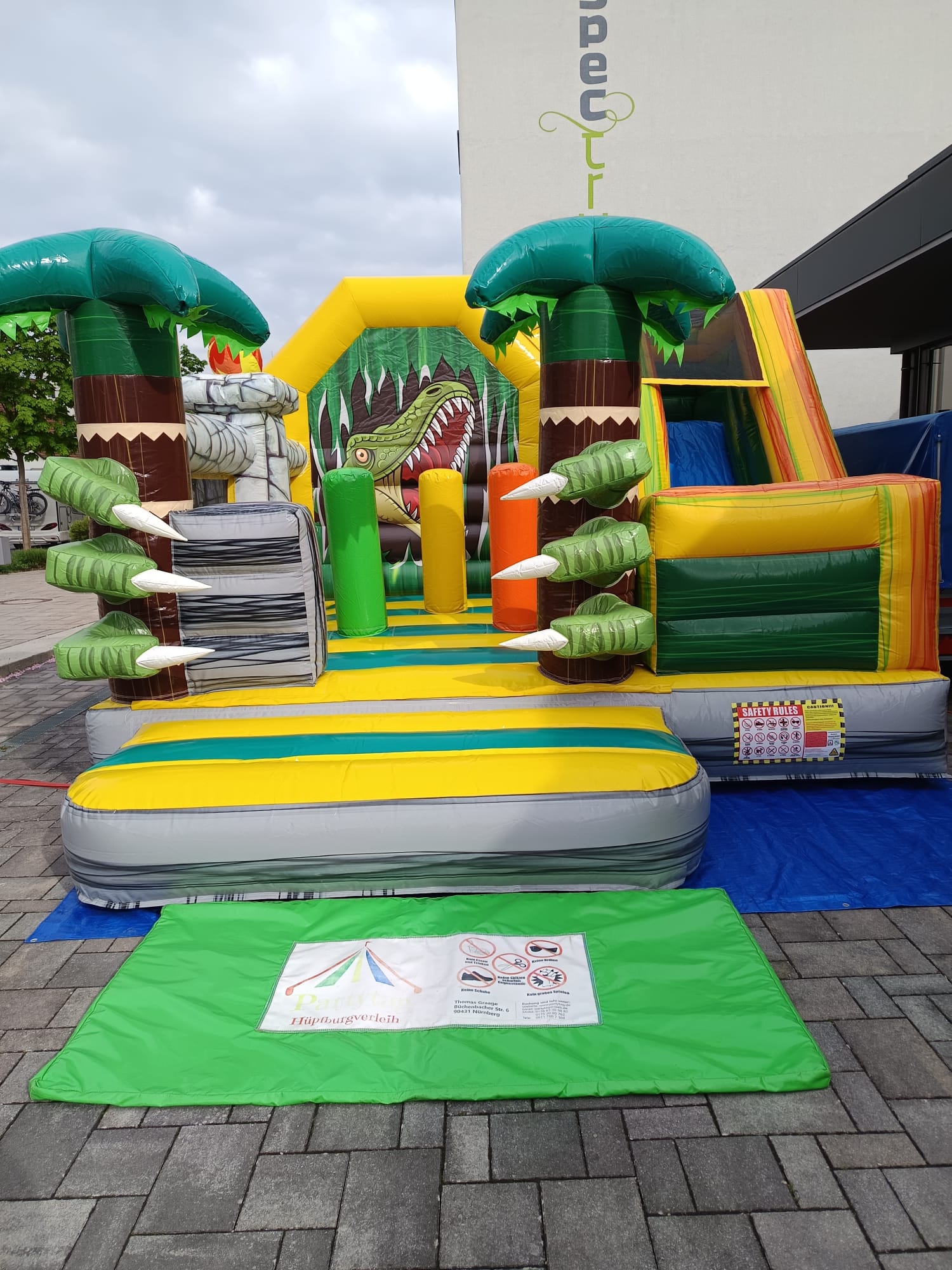 Hüpfburg mieten T-Rex mit Rutsche – Profi Dino-Springburg 5x4x4 m inkl. Zubehör – 2