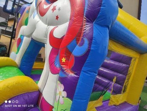 Hüpfburg mieten Einhorn mit Rutsche – Profi Springburg 4x4x4 m inkl. Zubehör – 4