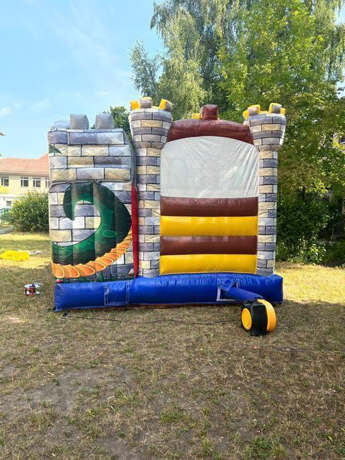 Hüpfburg mieten Drachen-Ritterburg mit Rutsche – Profi Springburg 6x4x5 m inkl. Zubehör – 4
