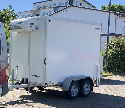 Kühlanhänger mieten – Kühlkofferanhänger 2700 kg, begehbar, +2 bis +10 °C – 2