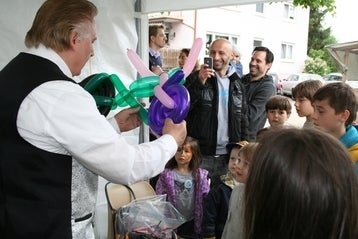 Ballonmodellierer Offenbach mieten – M. Orlando, Kinderzauberer & Papier-Schneide-Künstler