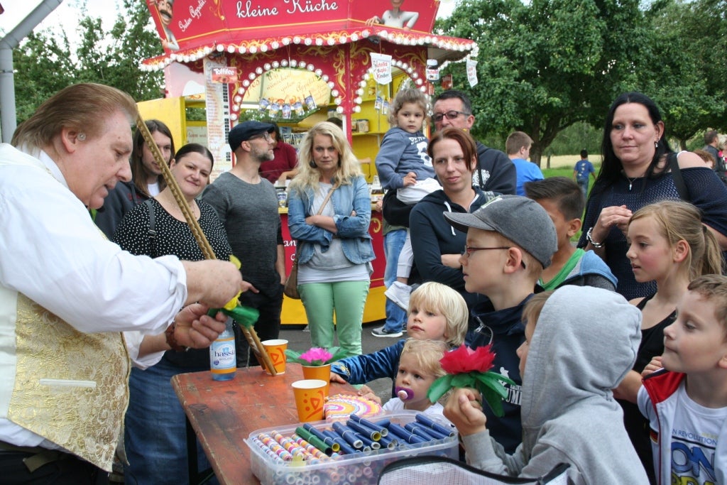 Kinderzauberer Offenbach mieten – M. Orlando, Ballonmodellierer & Papier-Schneide-Künstler ab 6 Kindern – 3
