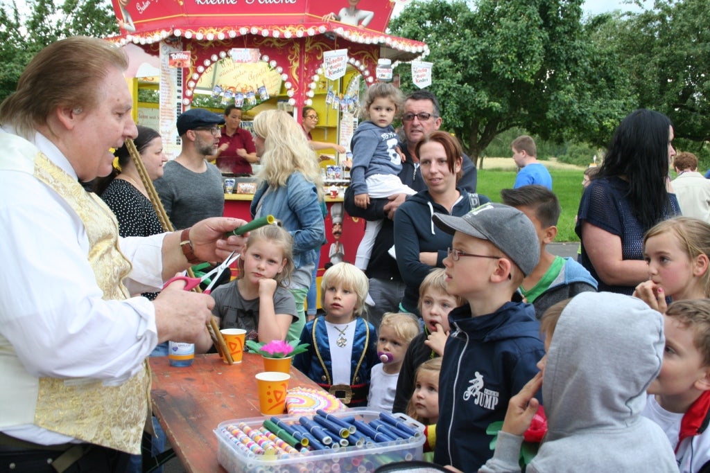 Kinderzauberer Offenbach mieten – M. Orlando, Ballonmodellierer & Papier-Schneide-Künstler ab 6 Kindern – 2