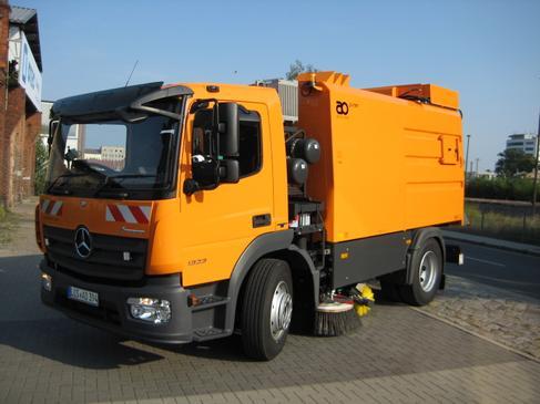 Großkehrmaschine mieten – Mercedes-Benz Atego 1523, 7 m³, EURO 6, voll wintertauglich – 2