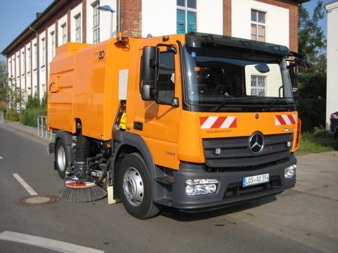 Großkehrmaschine mieten – Mercedes-Benz Atego 1523, 7 m³, EURO 6, voll wintertauglich