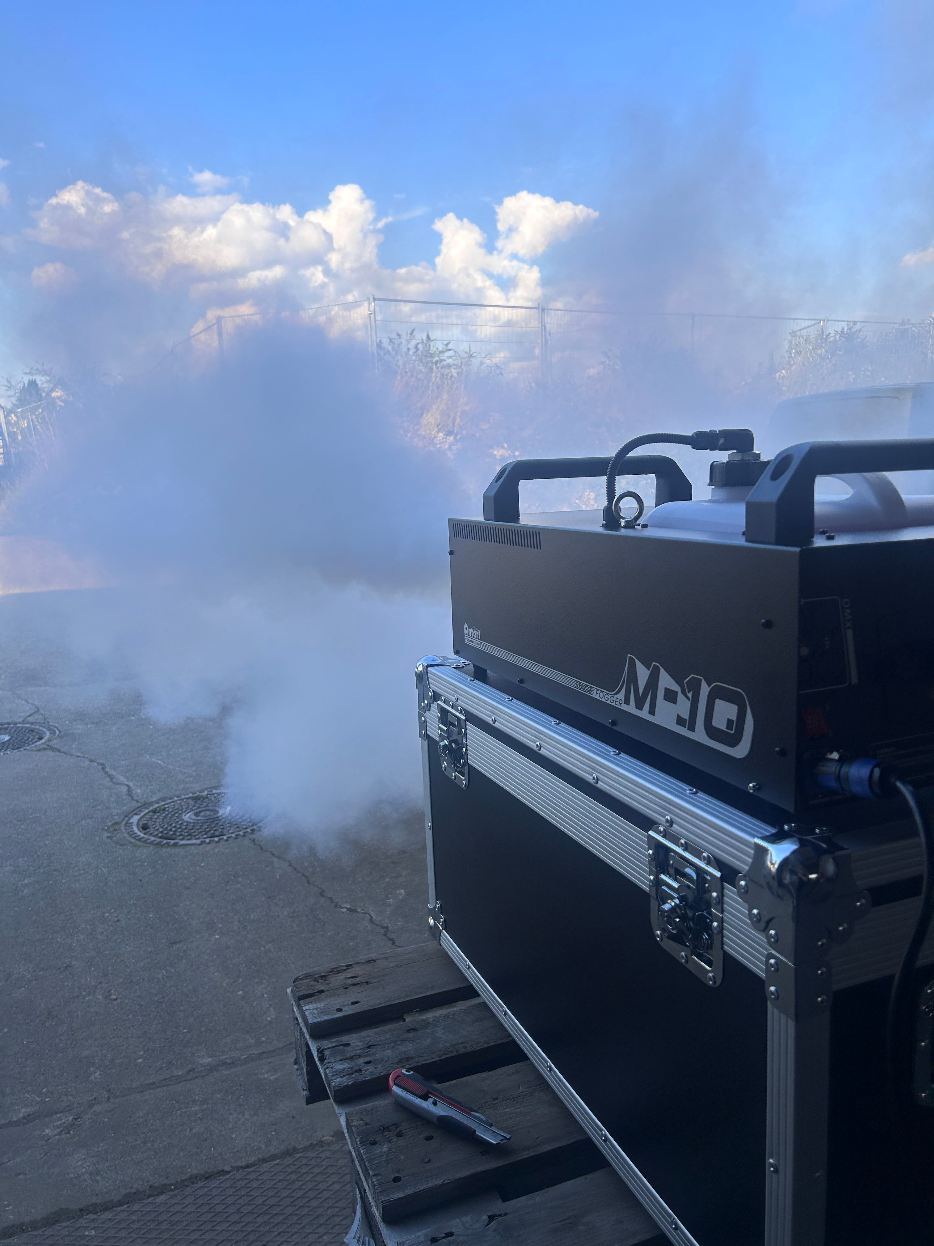 Nebelmaschine mieten Antari M-10 – Hochleistung für Bühne, Konzert & Übung