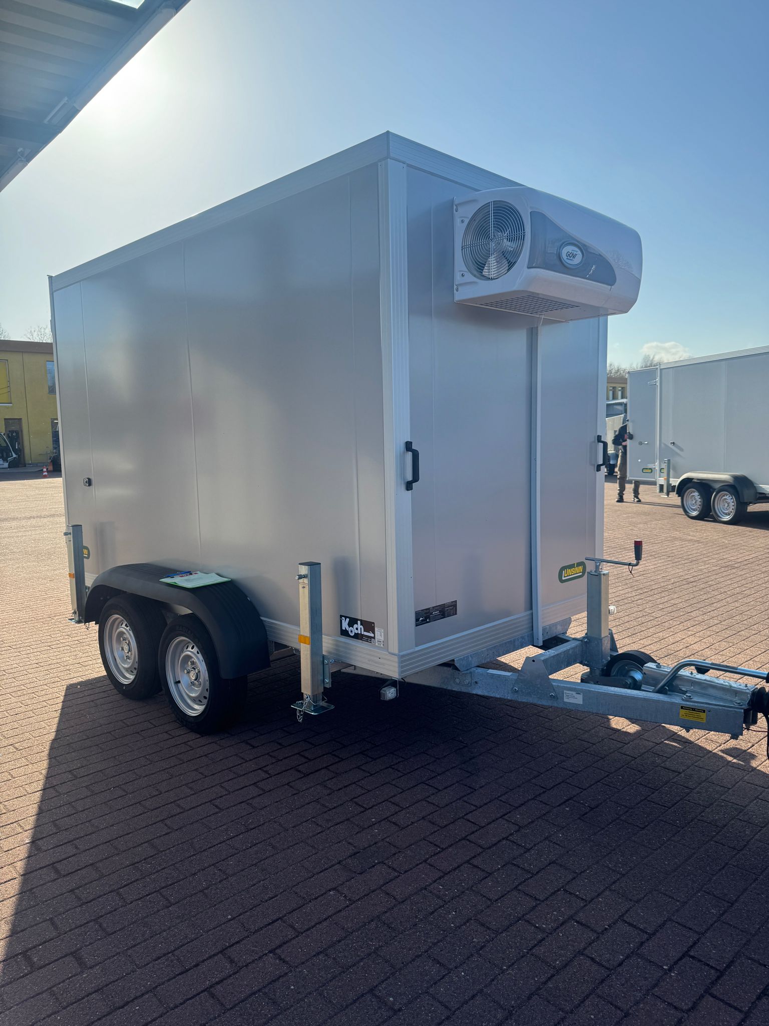 Kühlanhänger mieten 2,6 t – +2 bis +10 °C, Innenmaß 300x150x190 cm