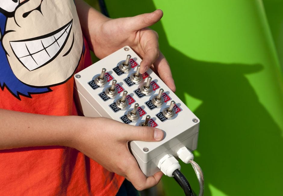 Aufblasbares Stockfangen-Spiel mieten – mit 10 Elektromagneten & Steuerung – 3