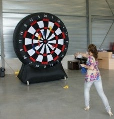 Torwand Fußball Dart mieten – XXL-Dartscheibe 4,5x1,5x5,0 m zum Schießen – 3