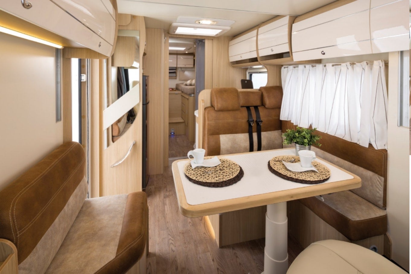 Wohnmobil mieten – Giottiline G-Line 937, vollintegriert für 2–5 Personen – 3