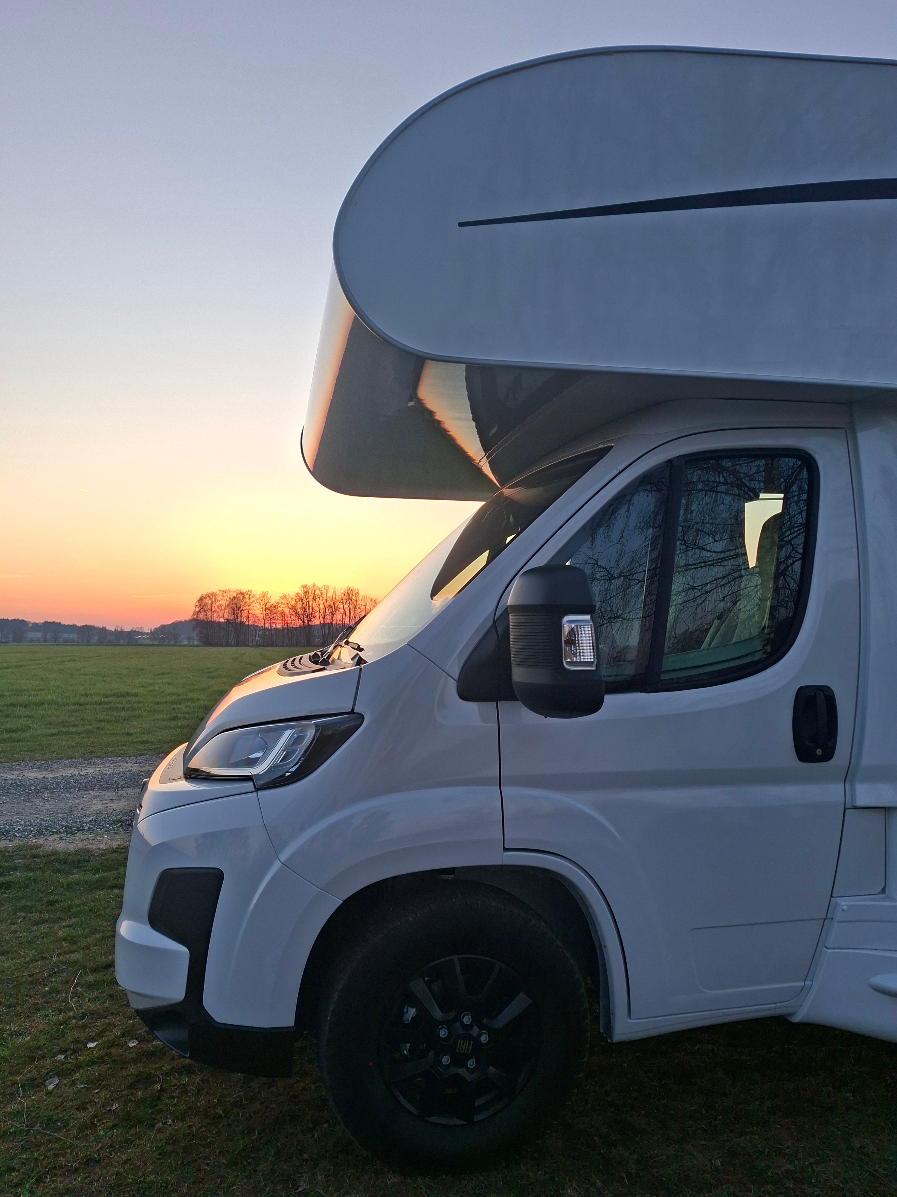 Wohnmobil mieten – Alkoven Etrusco A6.9, der Familien-Camper – 3
