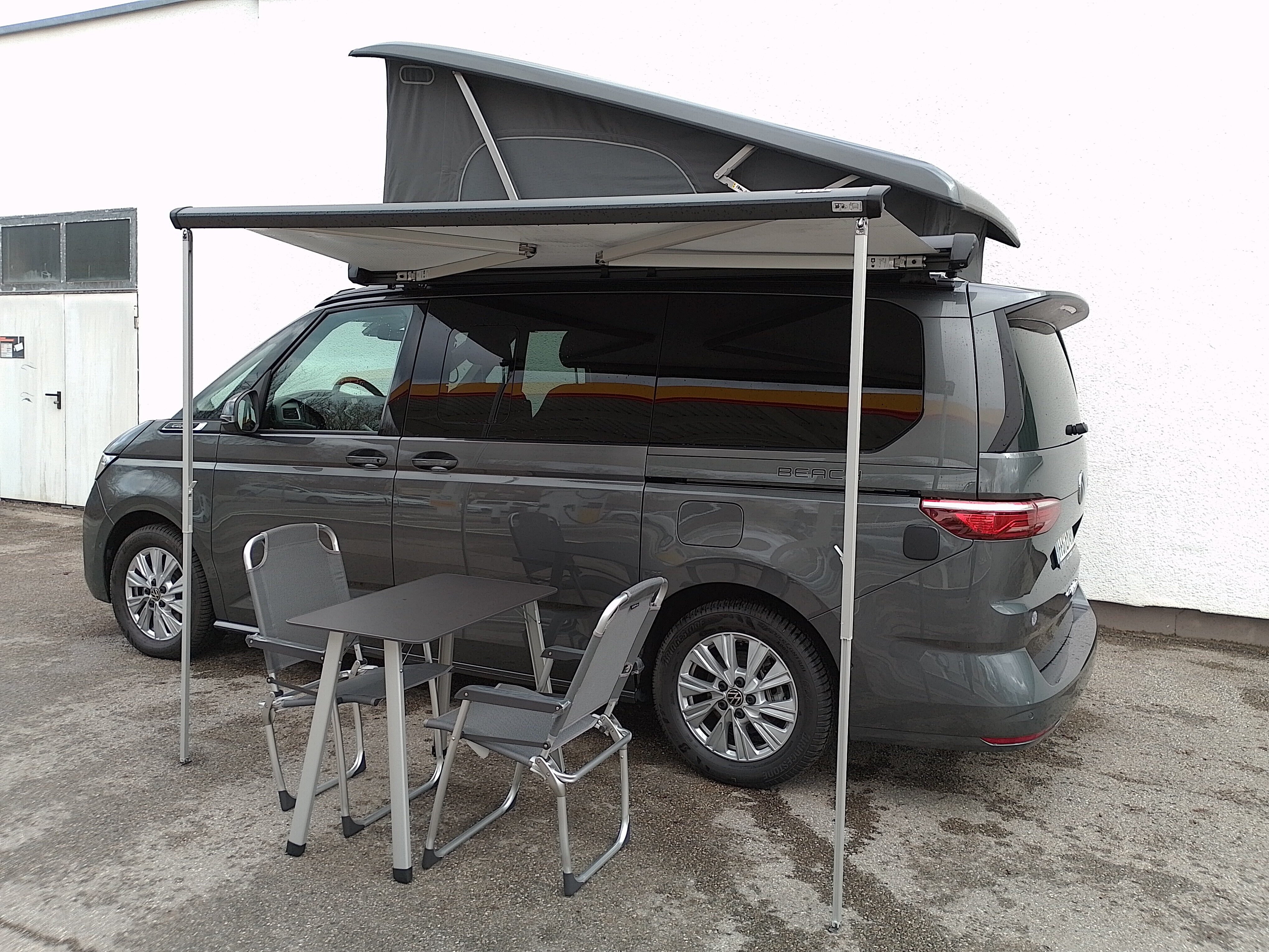 VW T7 California Beach mieten – Campingbus mit Hubdach, 5 Sitze, Automatik – 3