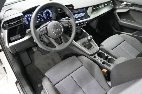 Audi A3 Sportback 30 Automatik mieten – Kompaktwagen mit Navi & Winterpaket