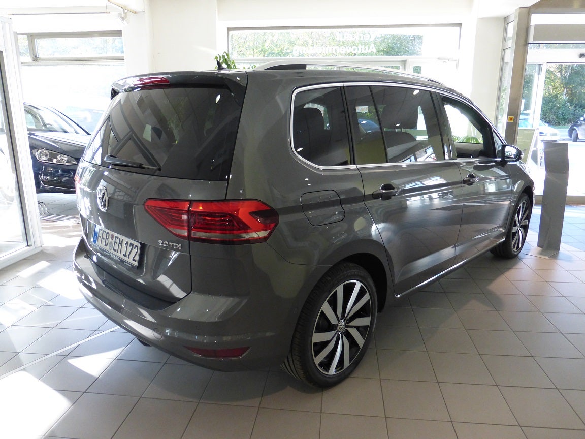 VW Touran TDI 7-Sitzer mieten – Familienvan mit Navi & Panoramadach – 2