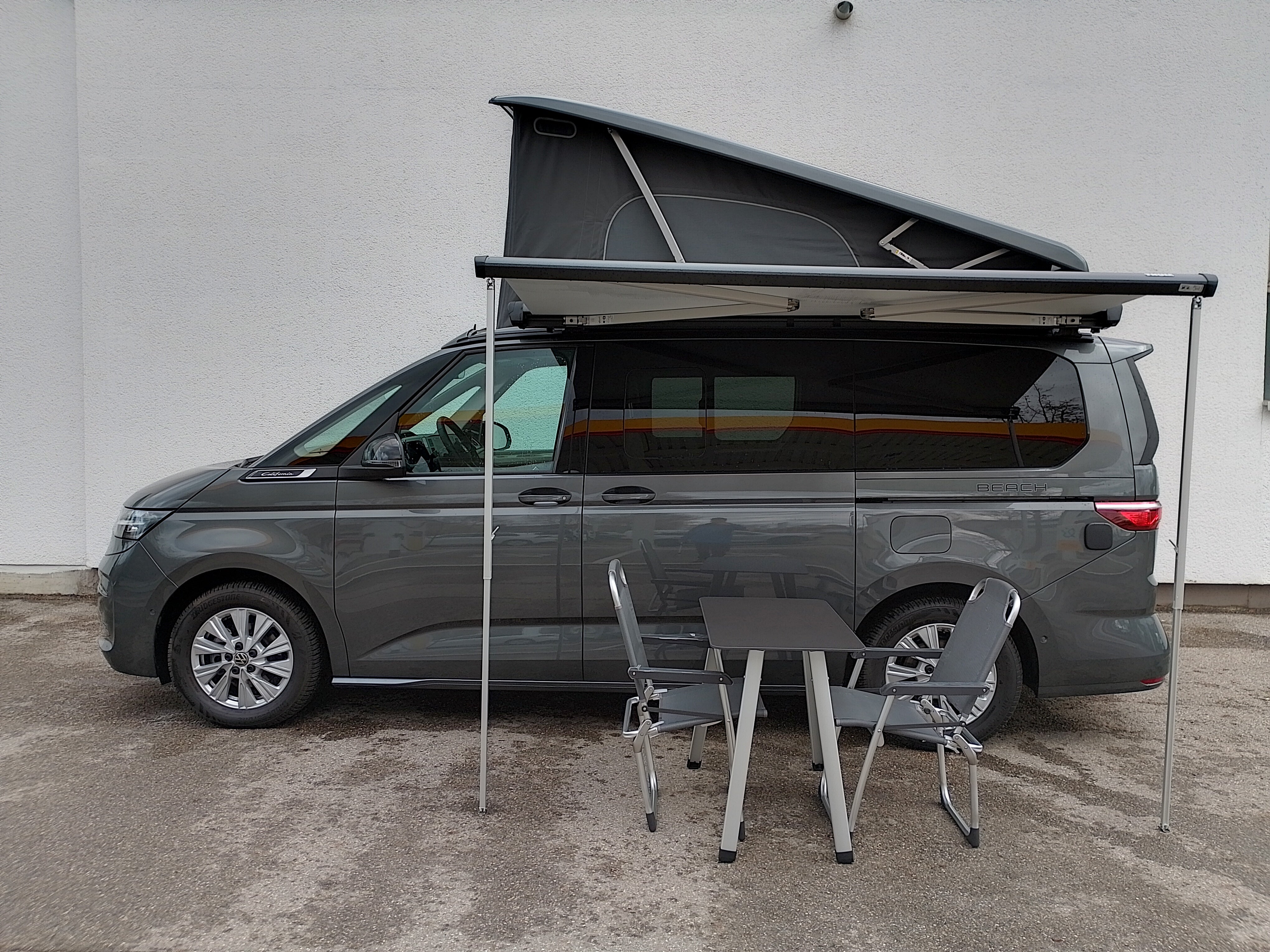 VW T7 California Beach mieten – Campingbus mit Hubdach, 5 Sitze, Automatik – 2