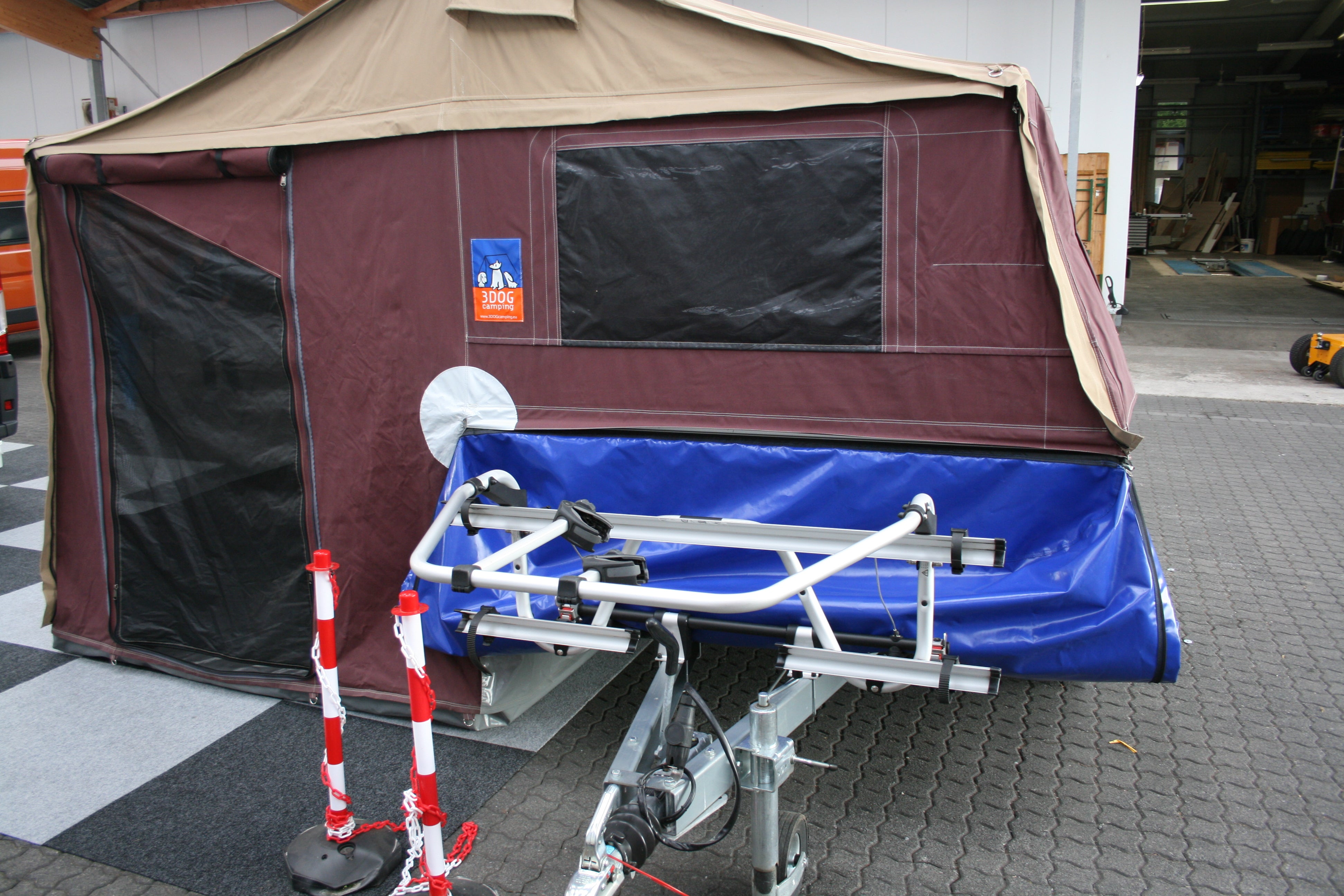 Zeltanhänger mieten: 3Dog Scoutdog mit Heizung, Küche, Komfortbett 160 x 220 cm, 1.000 kg gebremst – 2