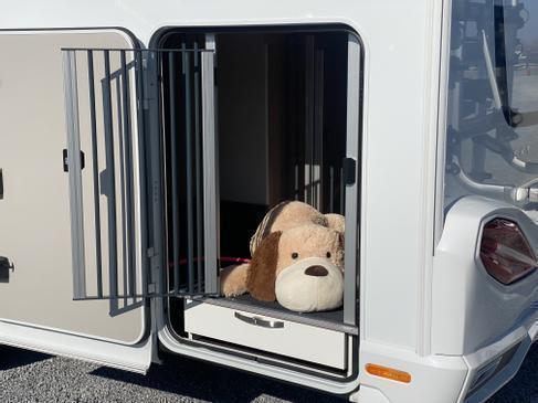 Wohnmobil mit Hundegarage mieten: Knaus Sky Wave 700 MEG, 4,4 t, Einzelbetten, Vollausstattung