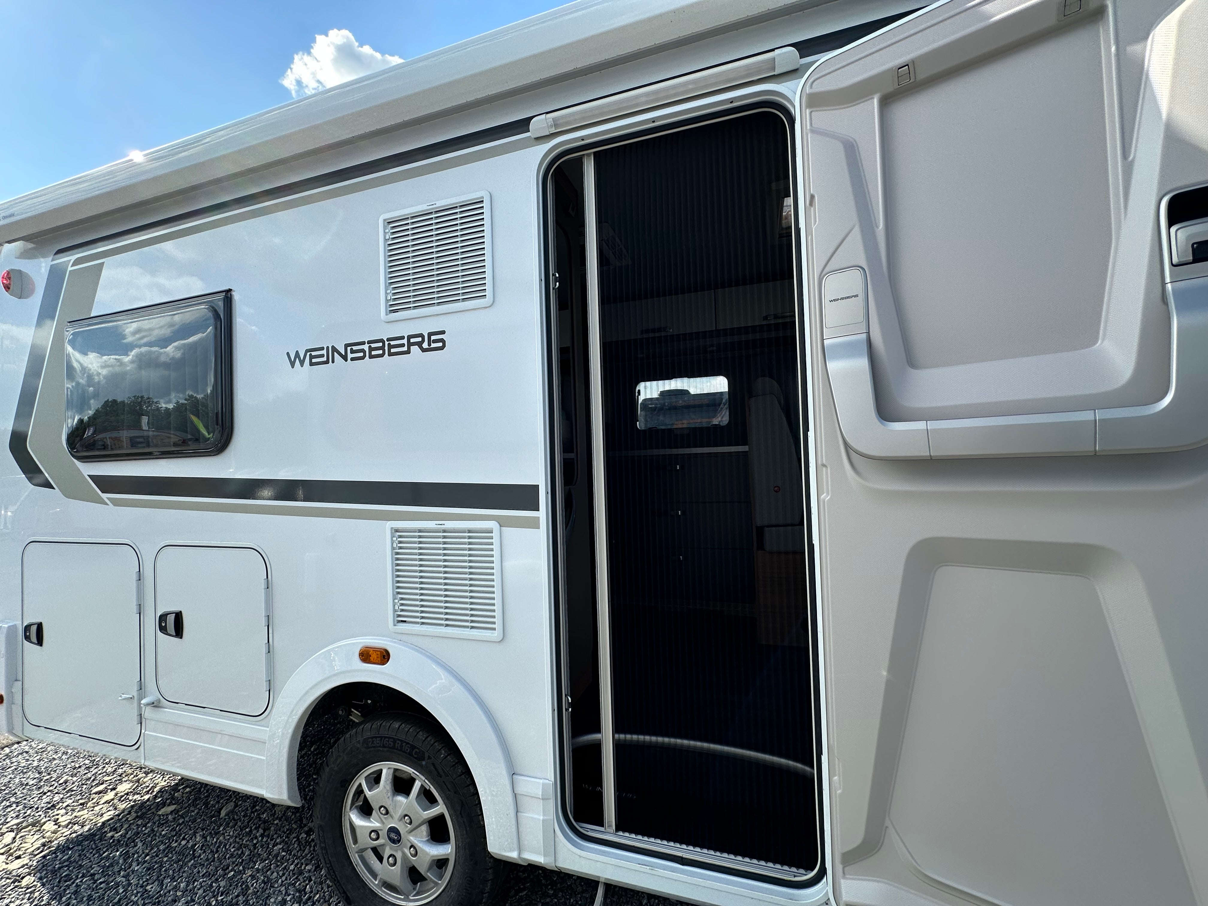 Wohnmobil mieten: Weinsberg CaraLoft 650 MF, 6,99 m, franz. Bett, großzügiger Innenraum – 4