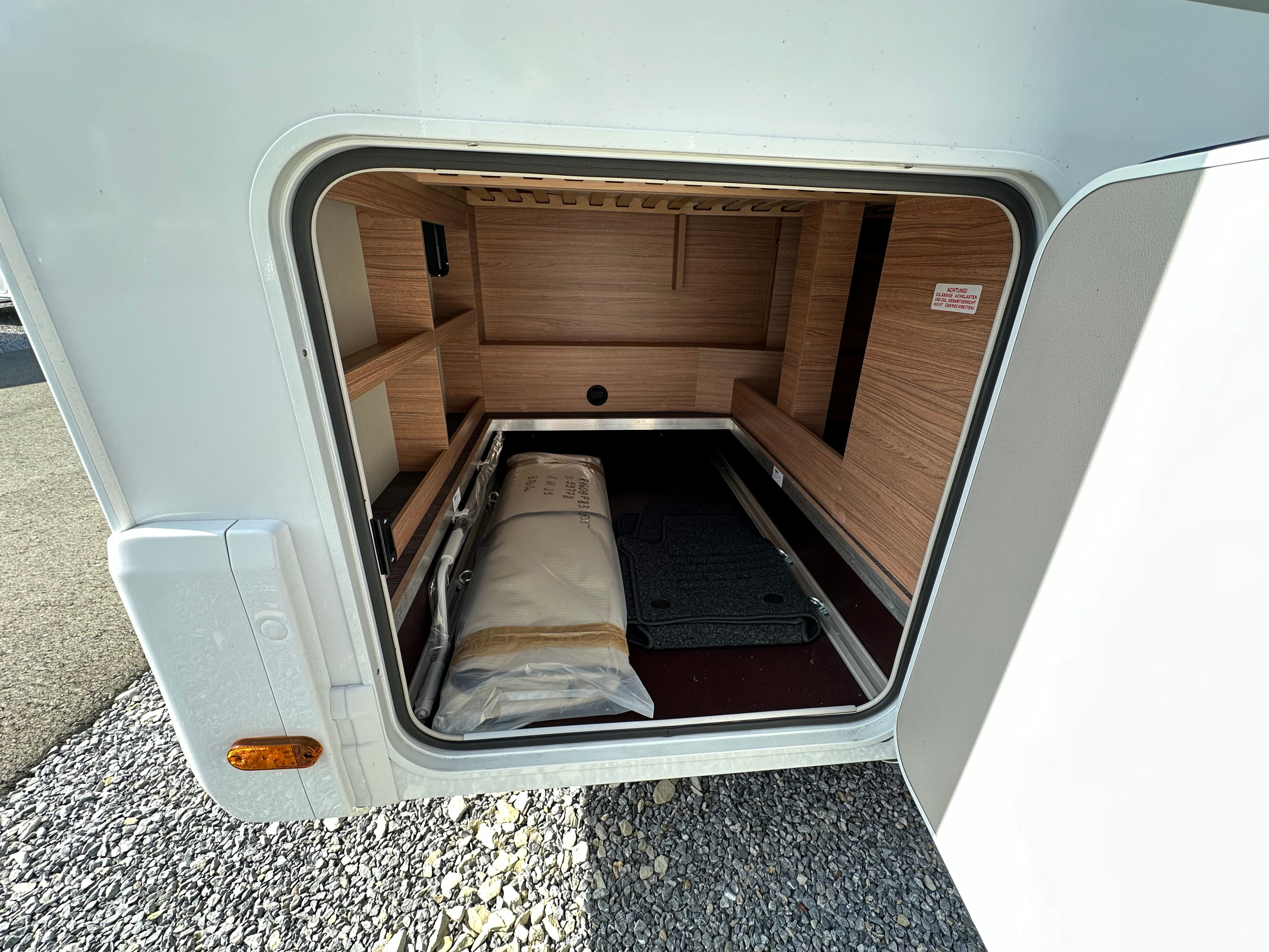 Wohnmobil mieten: Weinsberg CaraLoft 650 MF, 6,99 m, franz. Bett, großzügiger Innenraum – 3