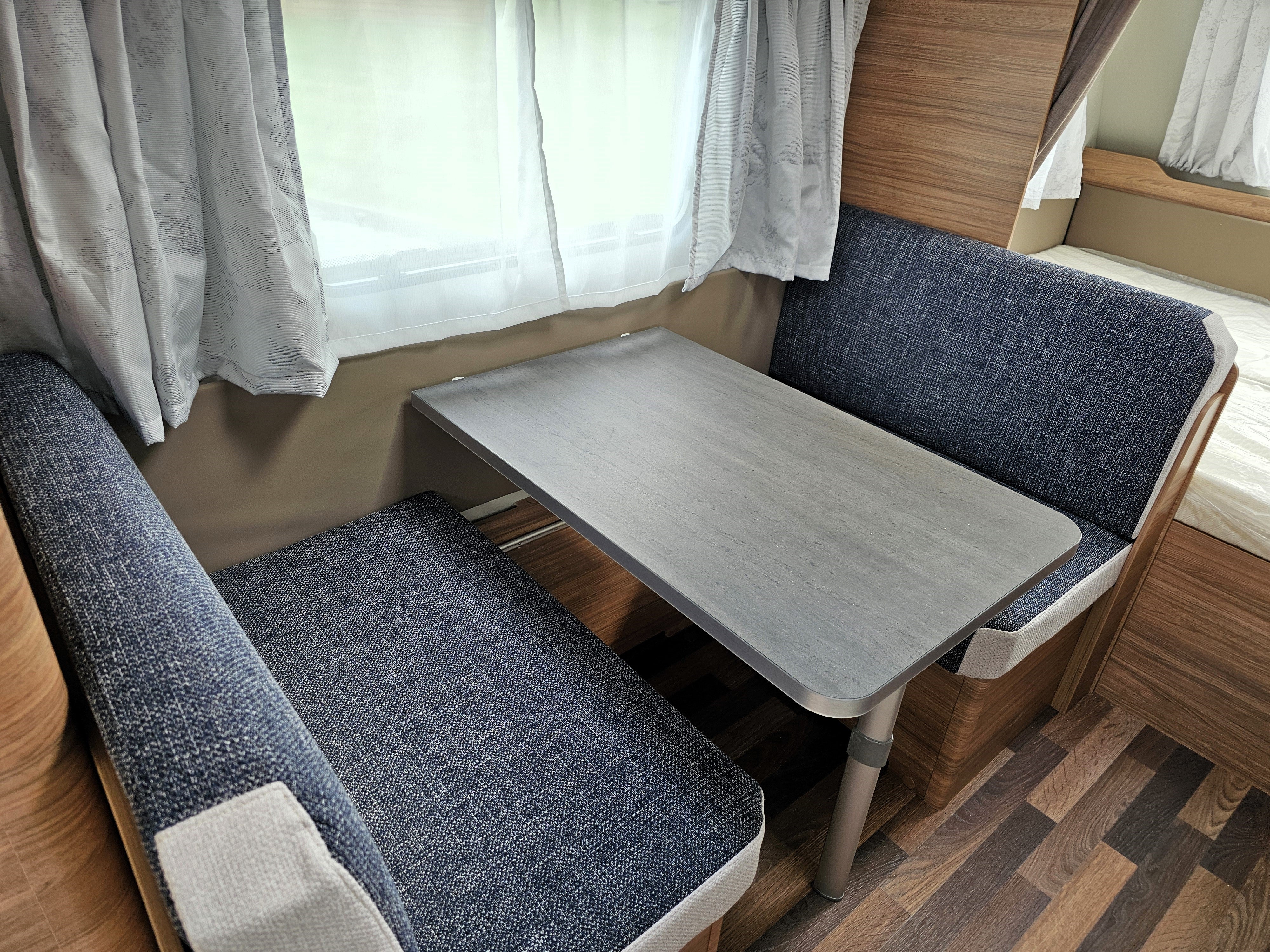 Wohnwagen mieten: Weinsberg CaraOne 480 QDK / 500 FDK, Familiengrundriss mit Etagenbett, Tempo 100 – 2