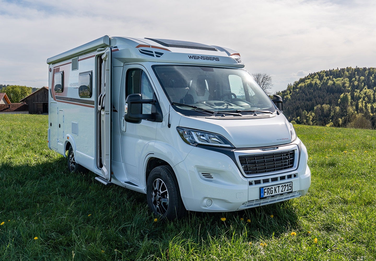 Wohnmobil mieten – Weinsberg CaraCompact 600MEG Edition Pepper mit AHK, 4 Sitze, 3 Schlafplätze