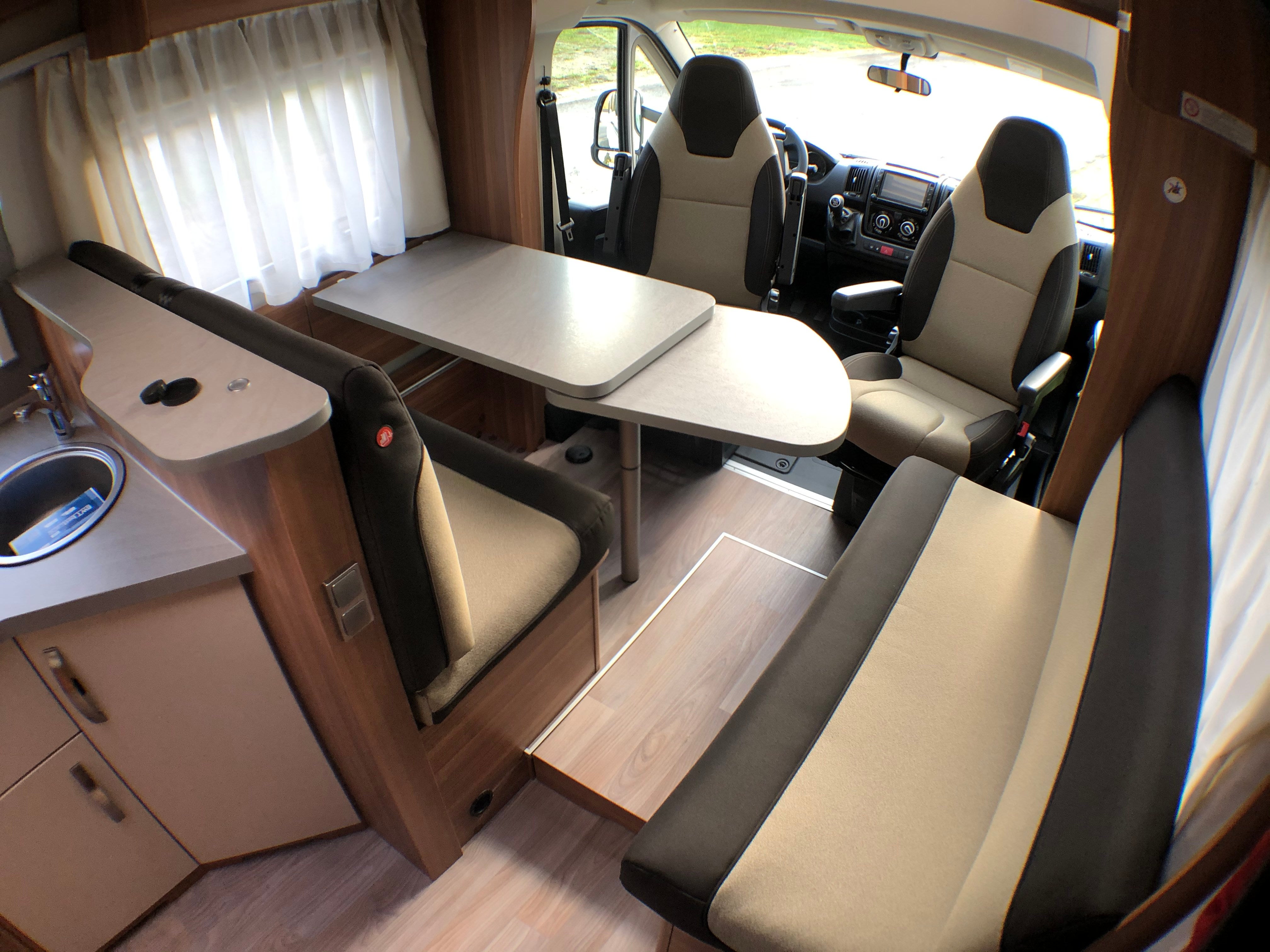 Wohnmobil mieten – Weinsberg CaraSuite 650 MF, 4 Sitze, bis 6 Schlafplätze, ab 79 €/Tag – 4