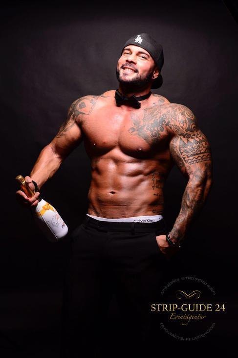 Stripper Leif buchen – charmanter Muskelmann für deine Party – 4