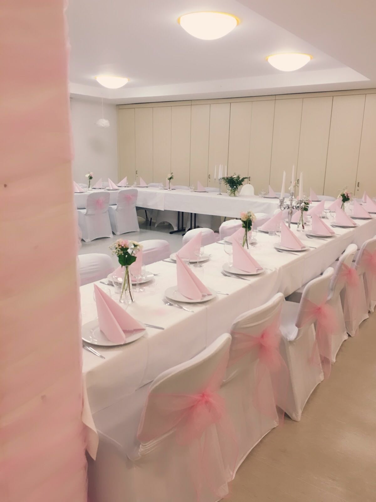 Stuhlhussen mieten – hochwertige weiße Hussen für Ihre Hochzeit – 3