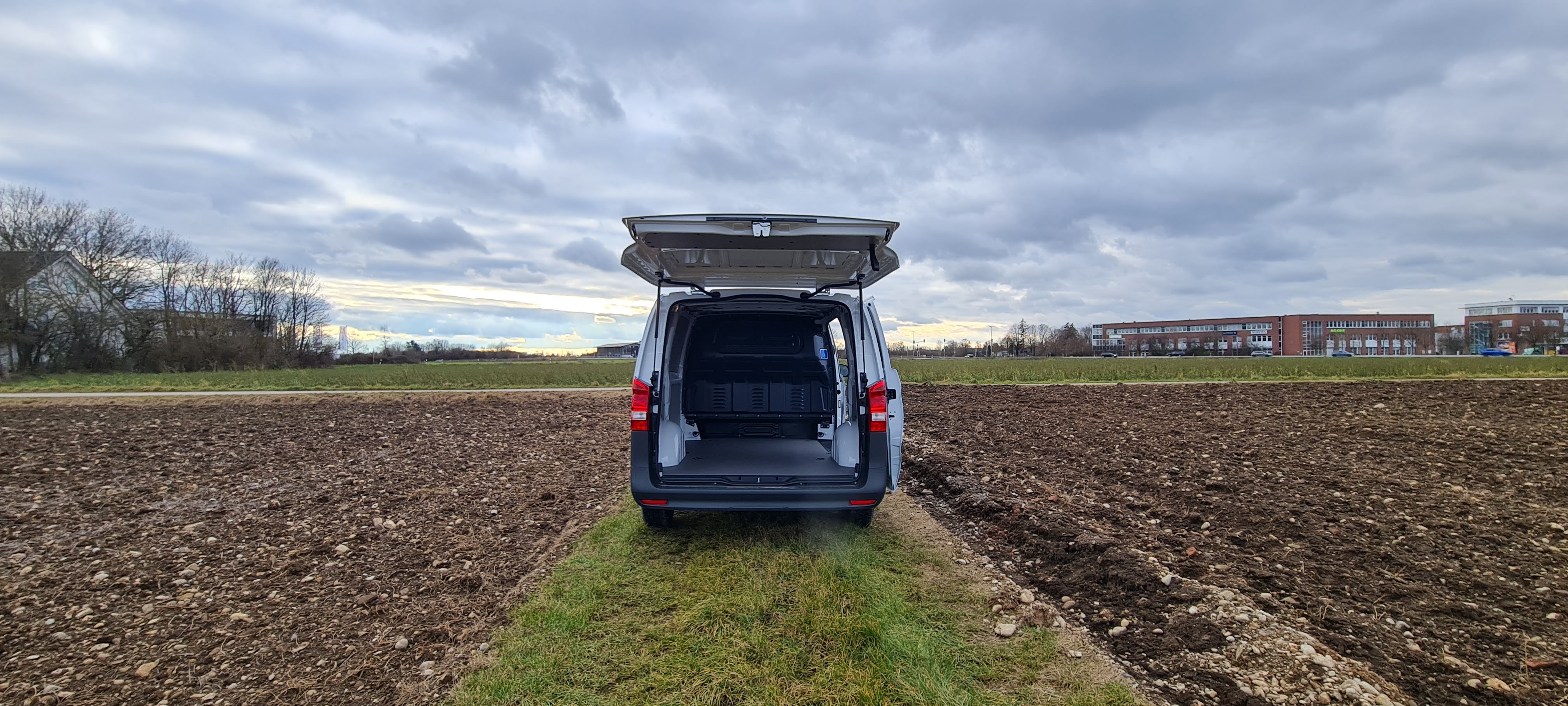 Mercedes-Benz Vito Kasten Lang mieten – mit Rückfahrkamera – 3