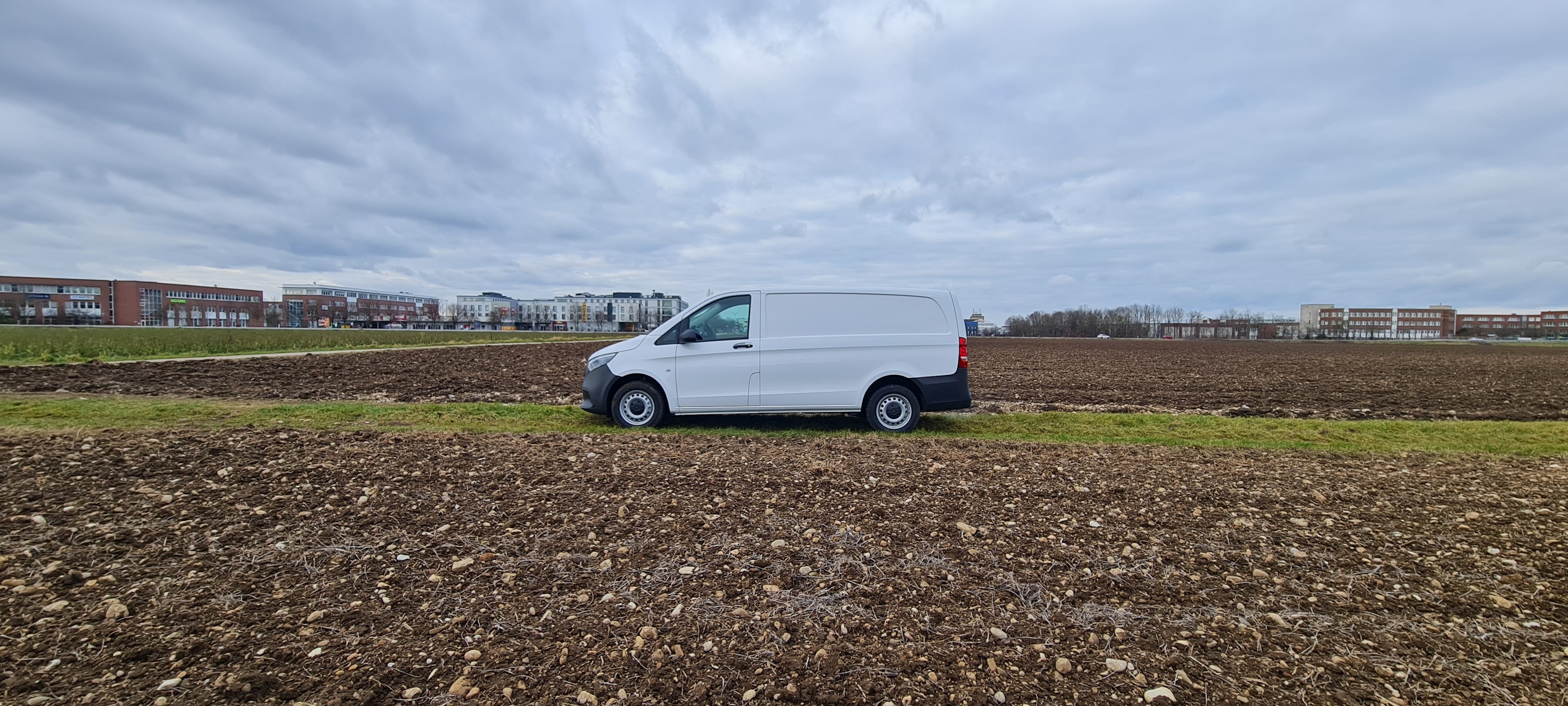 Mercedes-Benz Vito Kasten Lang mieten – mit Rückfahrkamera – 4