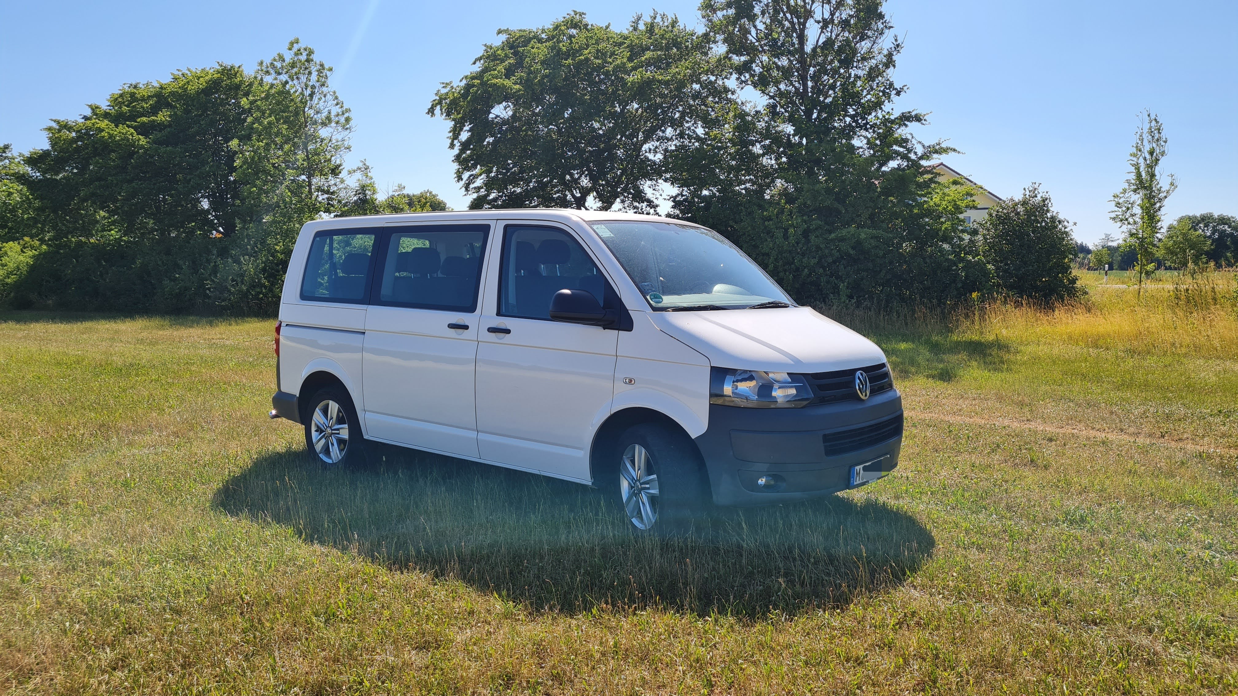 VW T5 Caravelle 9-Sitzer mieten – Diesel DSG-Automatik, 140 PS – 3