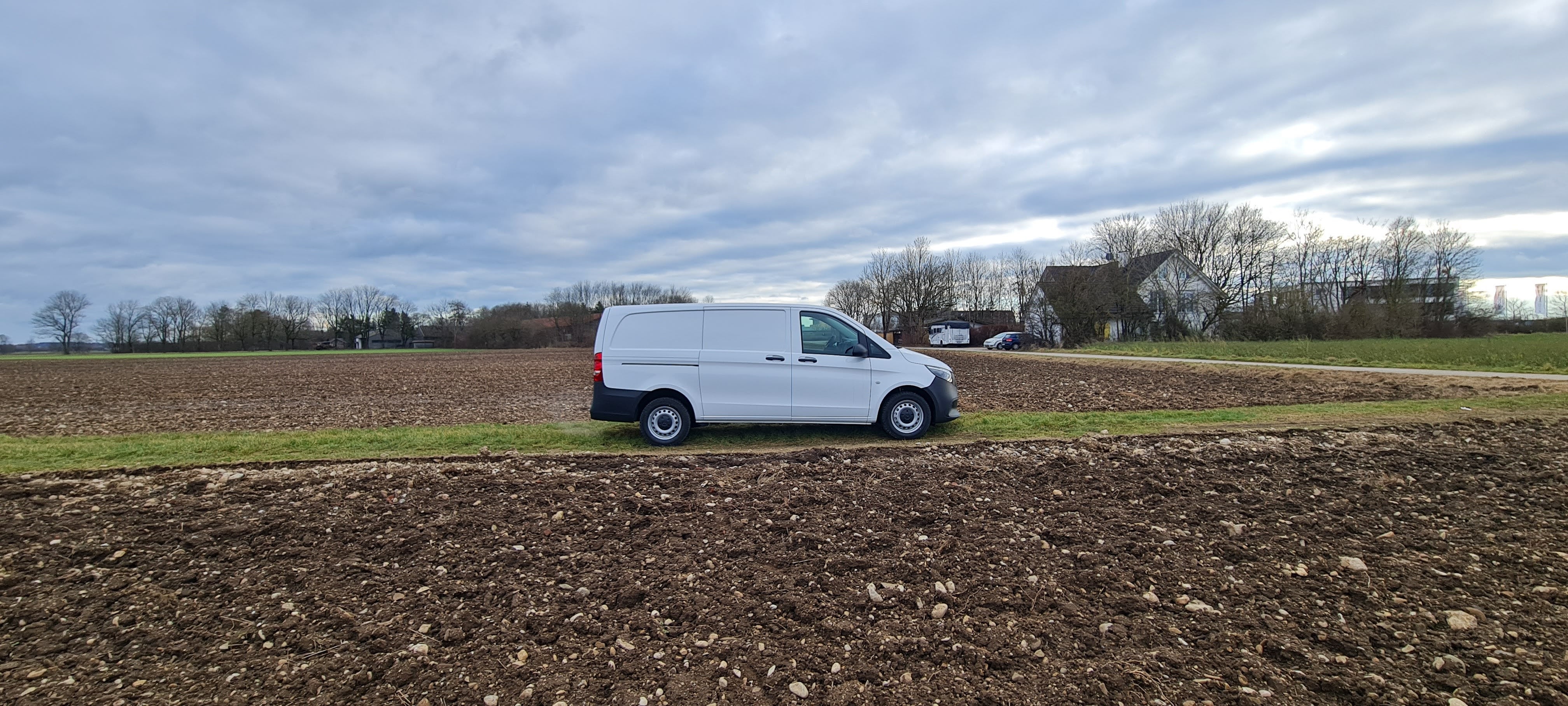 Mercedes-Benz Vito Kasten Lang mieten – mit Rückfahrkamera – 2