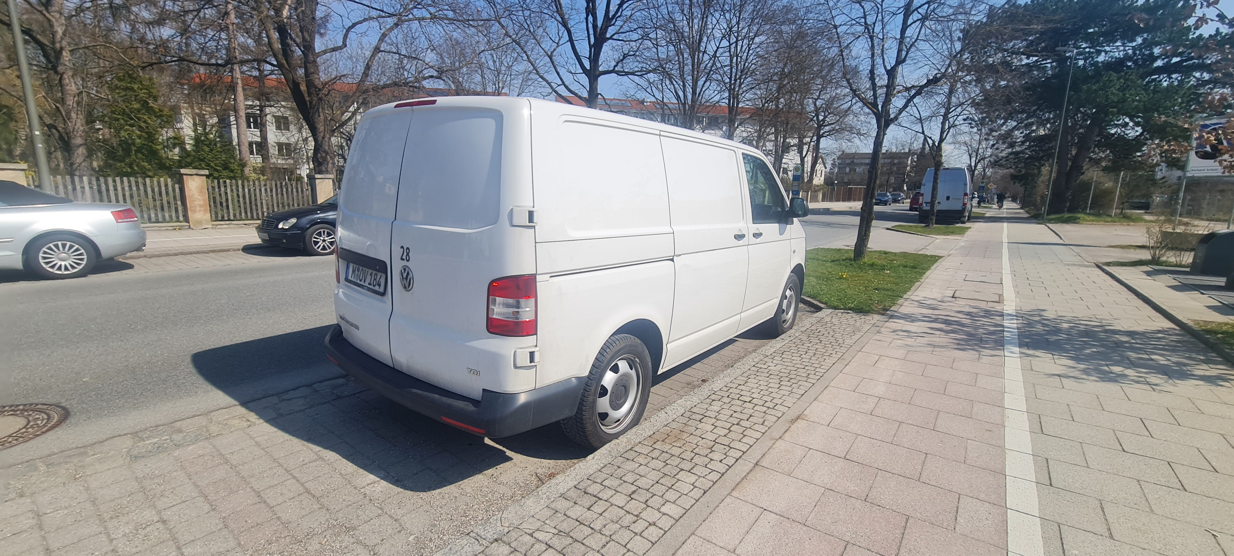 VW T5 Kastenwagen mieten ohne Kaution – wendiger Transporter – 3