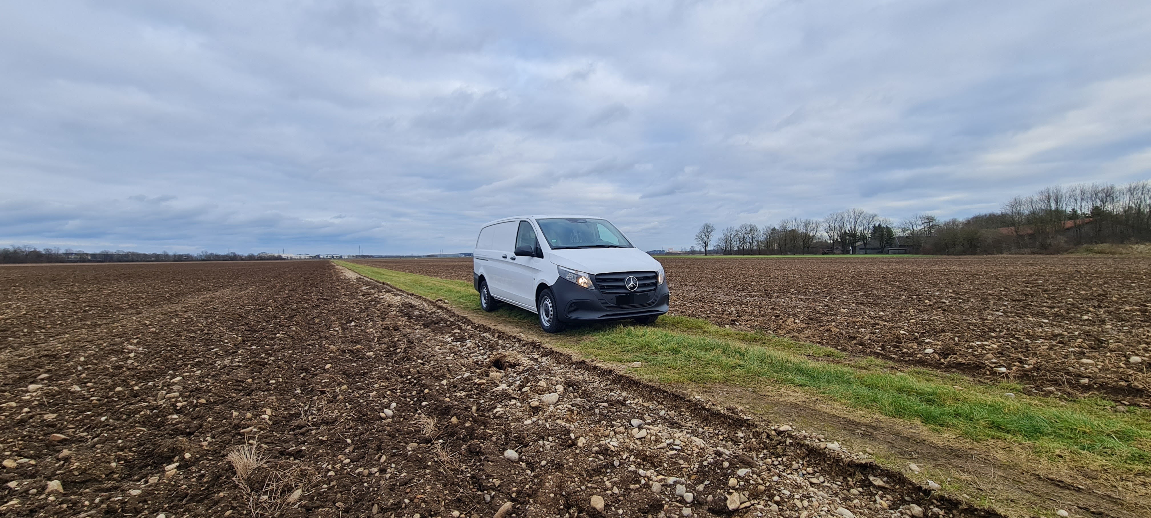 Mercedes-Benz Vito Kasten Lang mieten – mit Rückfahrkamera