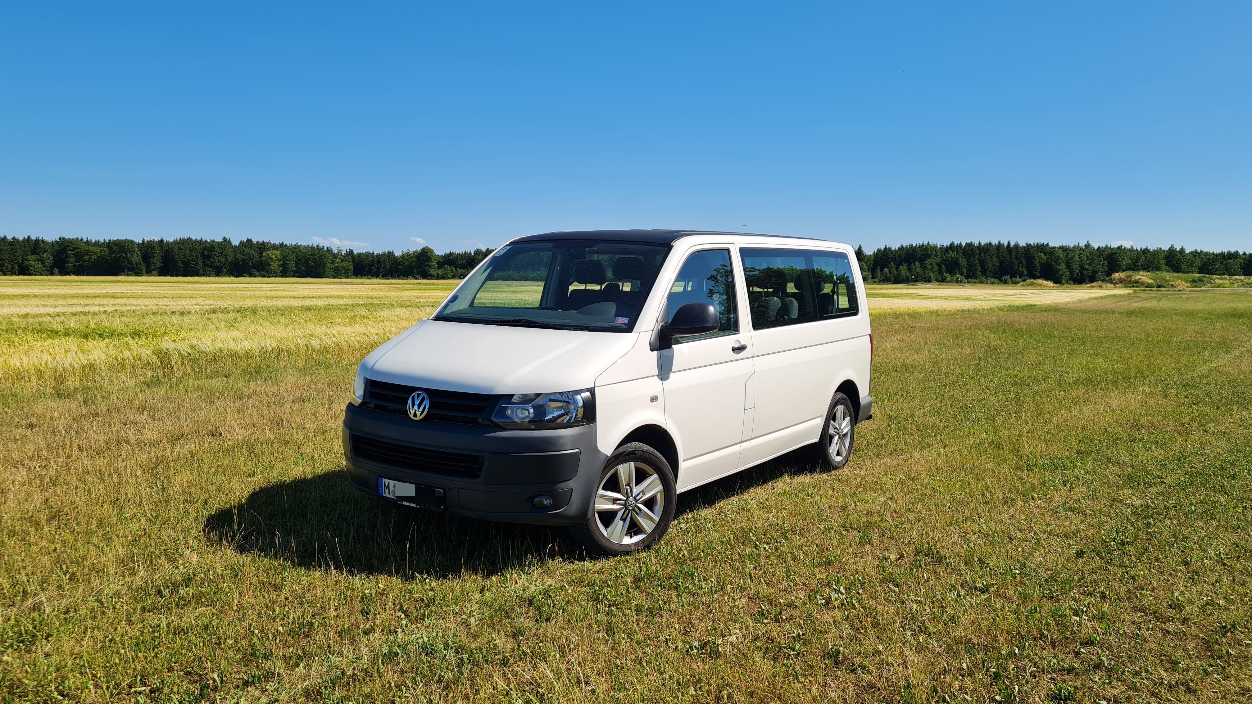 VW T5 Caravelle 9-Sitzer mieten – Diesel DSG-Automatik, 140 PS