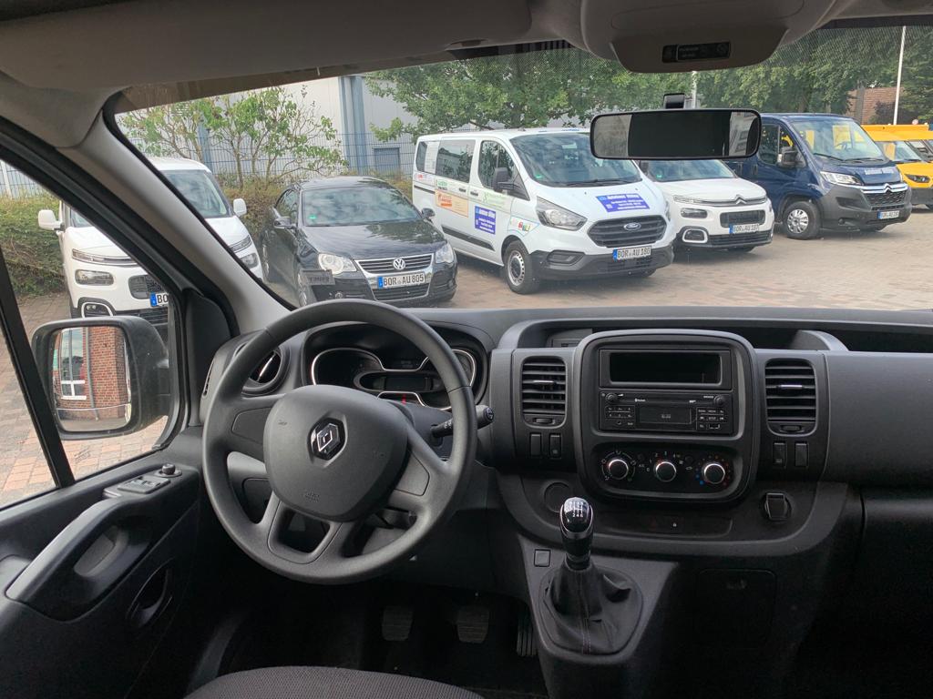 Renault Trafic 9-Sitzer Automatik mit AHK mieten – 4