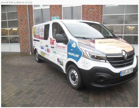 Renault Trafic 9-Sitzer mit AHK mieten