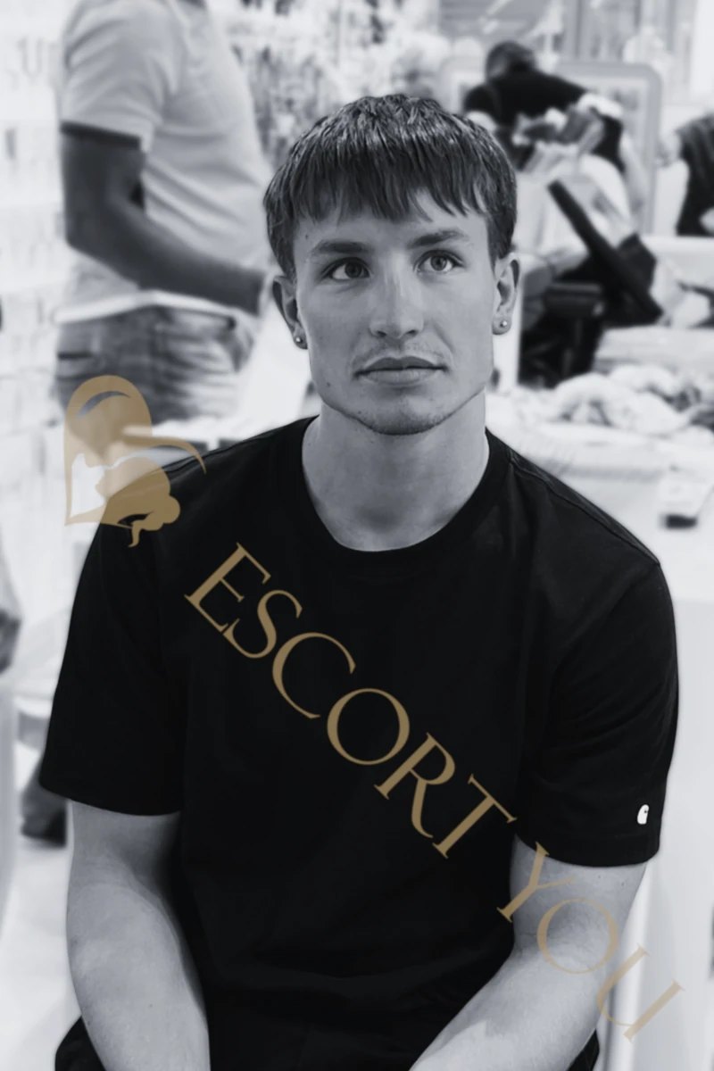 Callboy Köln buchen – Julien | High Class Escort