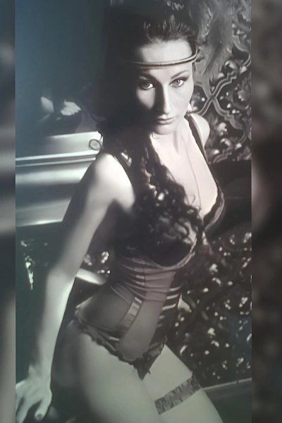 Stripperin Sina Grambow buchen – Stripshow & Showact
