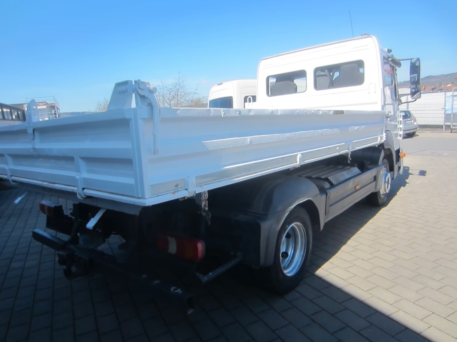 Mercedes-Benz Atego 3 4x2 3-Seitenkipper mieten bei Ausbau Reich