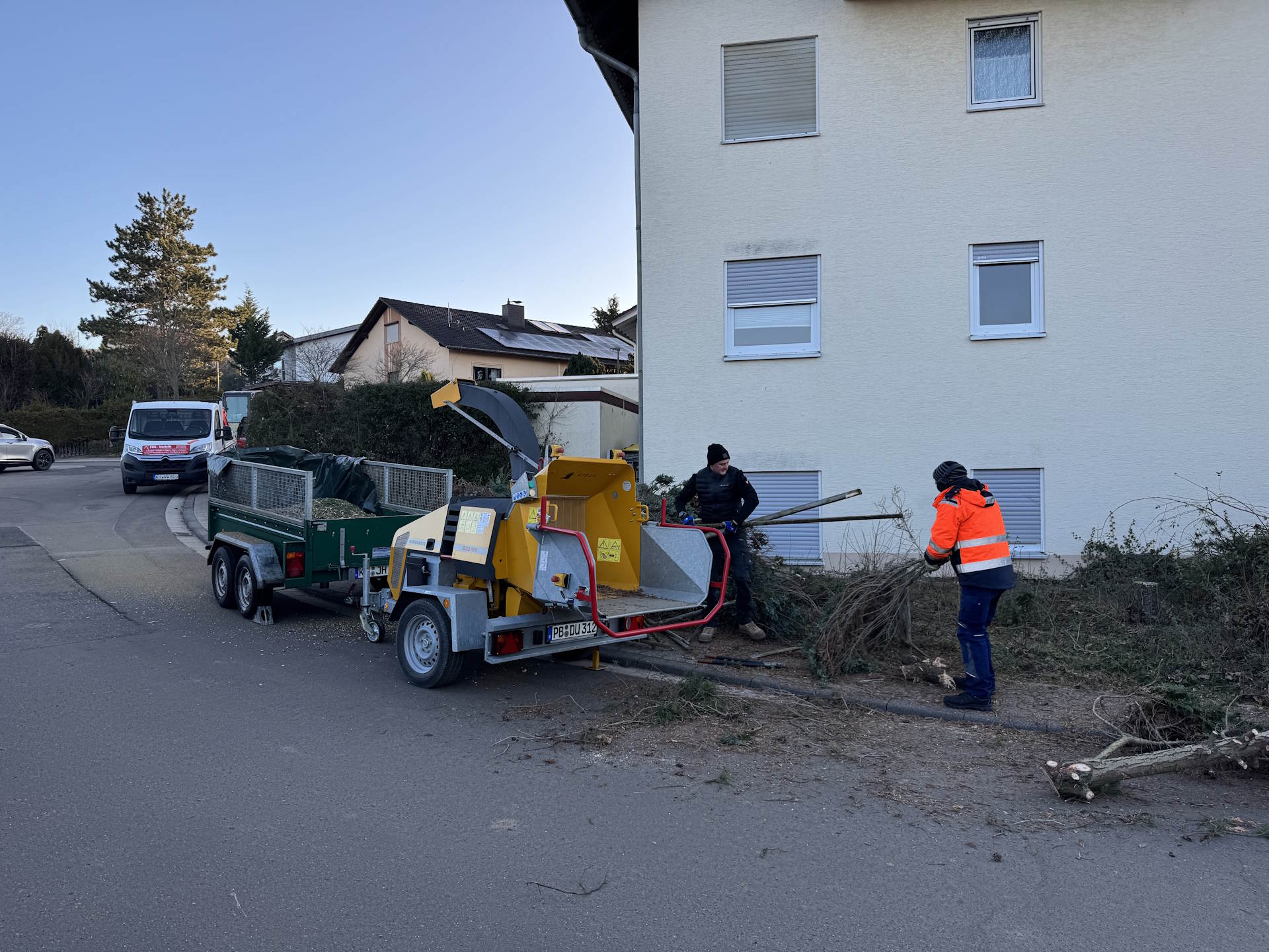 Häcksler / Holzschredder 1,3 t – Schliesing 235 MX mieten bei Ausbau Reich