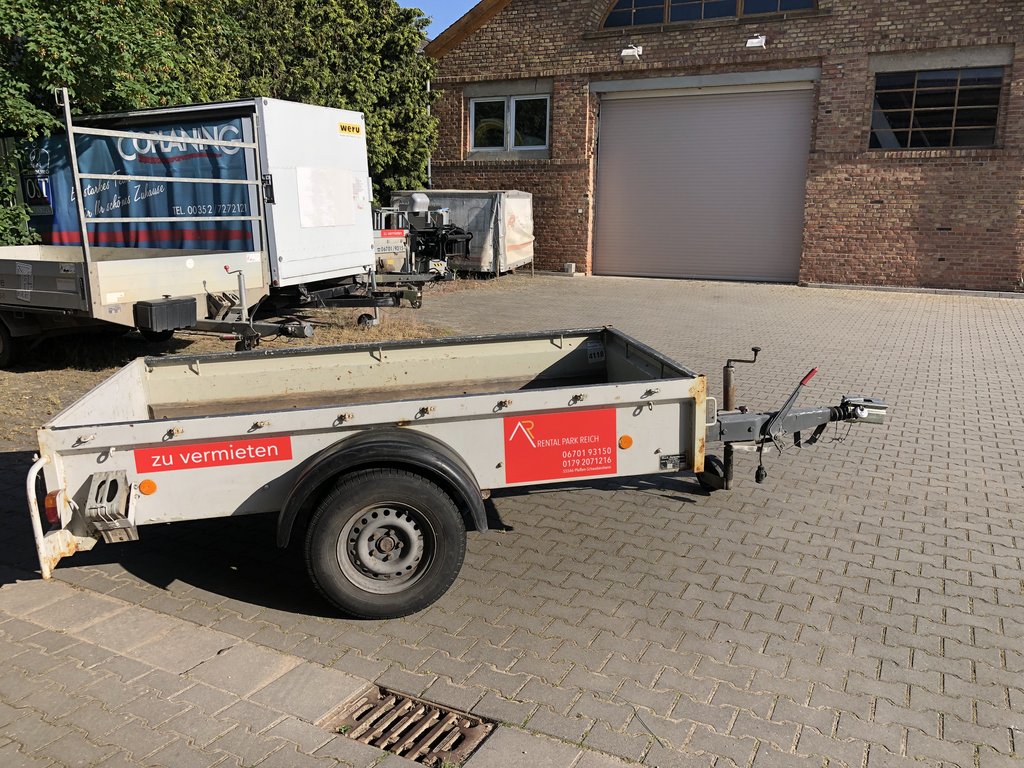Einachsanhänger mit Plane – 750 kg Zuladung mieten bei Ausbau Reich