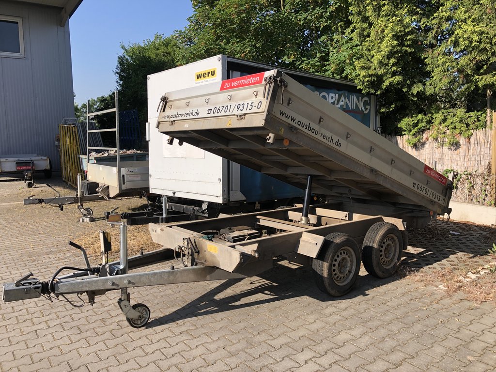 3-Seiten-Kippanhänger – 1.285 kg Zuladung mieten bei Ausbau Reich