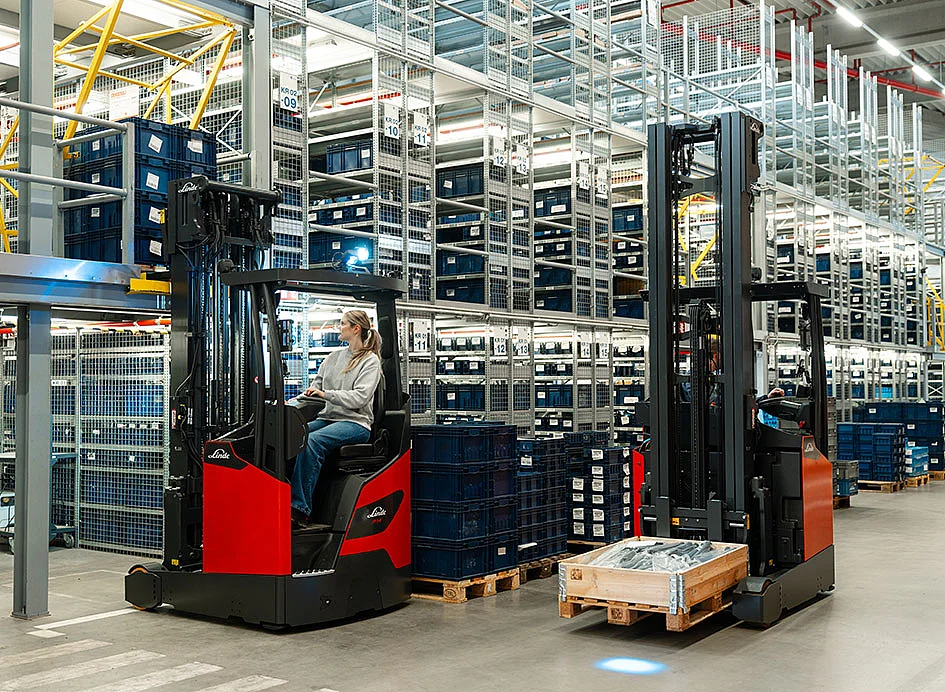 Linde Schubmaststapler: Präzises Handling in großen Hubhöhen mieten
