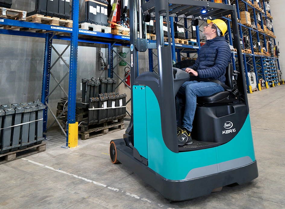 Baoli Schubmaststapler für effizientes Palettenhandling mieten