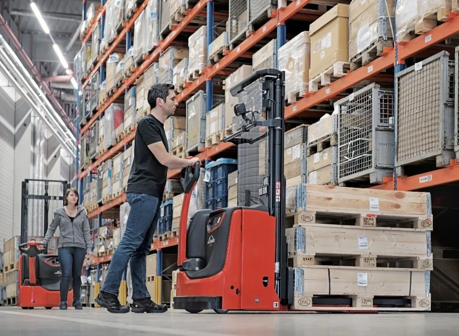 Linde Hochhubwagen – Heben und Stapeln bis 5,3 m mieten